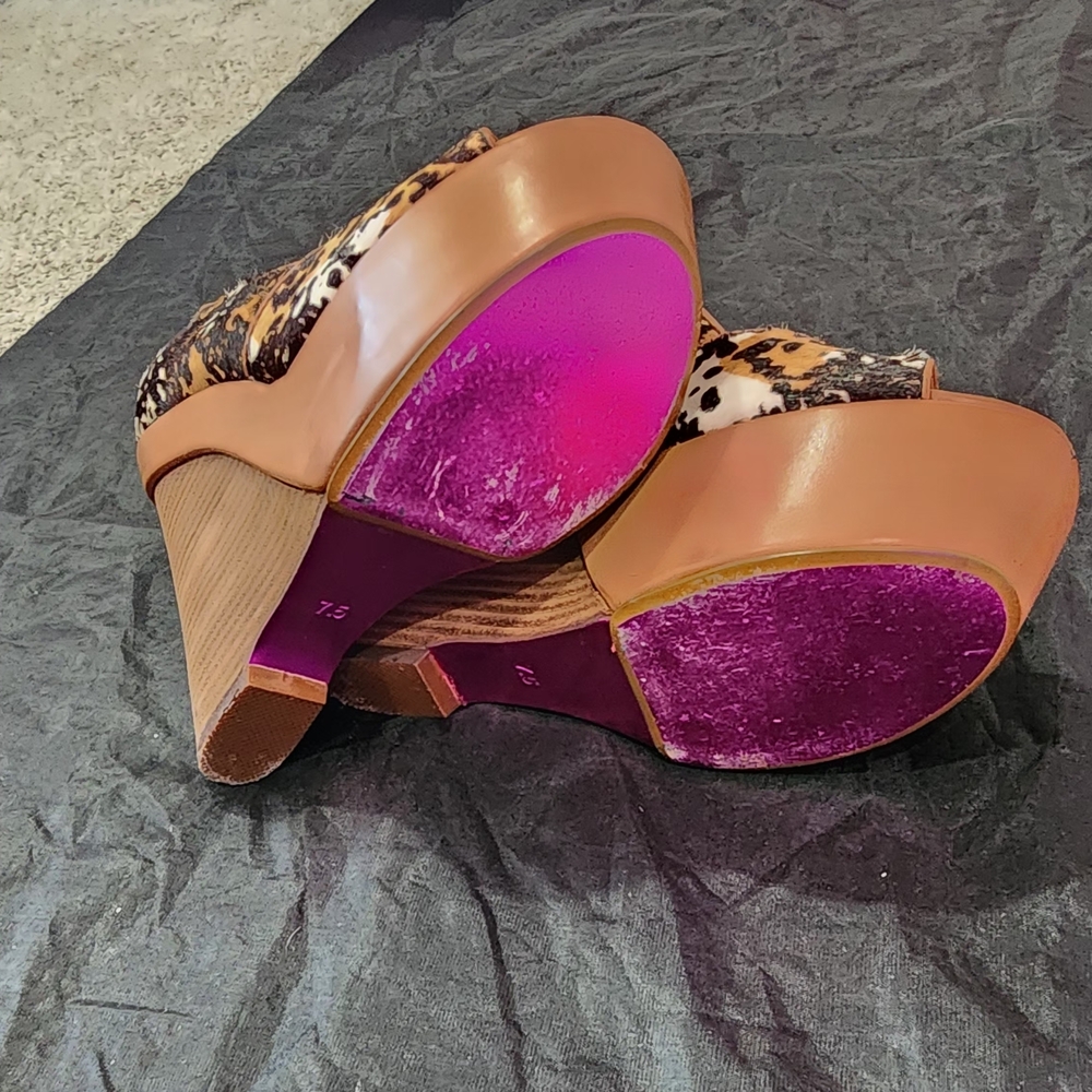 Betsey Johnson Peep Toe Wedges Size 7.5 - Picture 4 of 5
